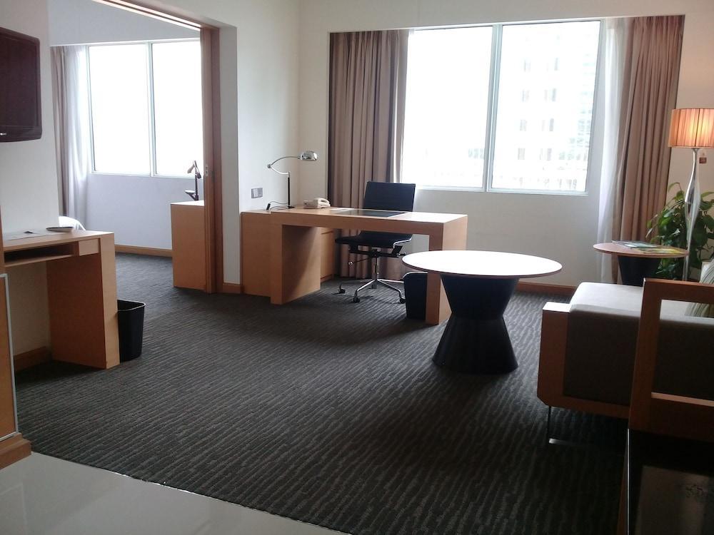 Grand Margherita Hotel Kuching Ngoại thất bức ảnh