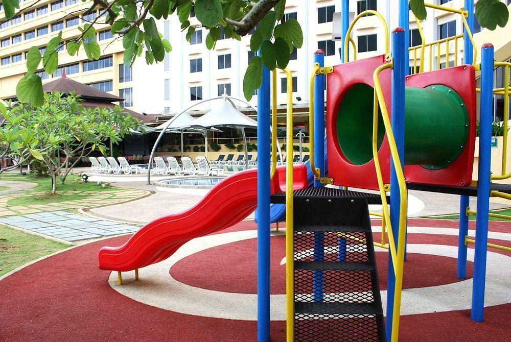 Grand Margherita Hotel Kuching Ngoại thất bức ảnh