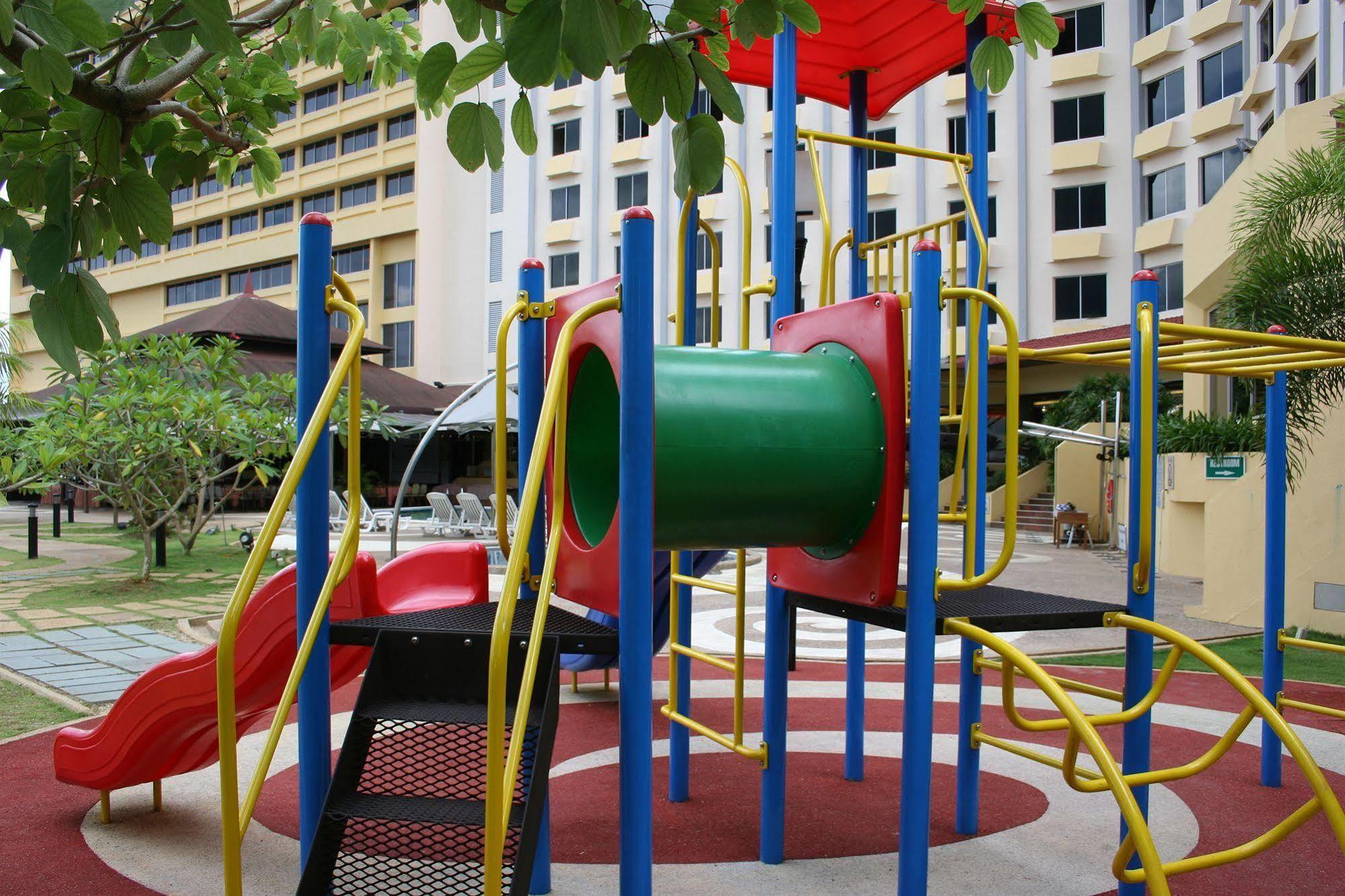 Grand Margherita Hotel Kuching Ngoại thất bức ảnh