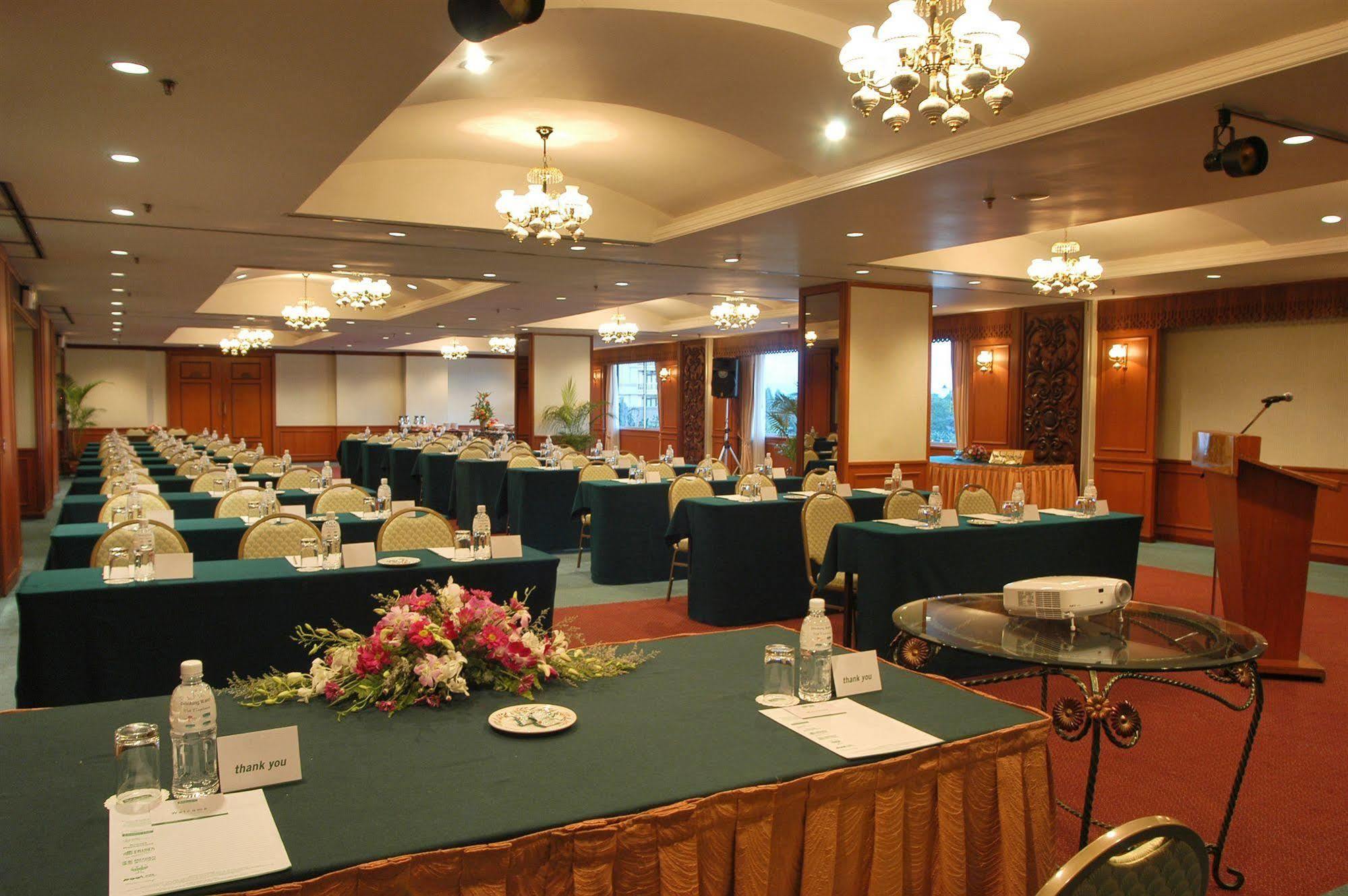 Grand Margherita Hotel Kuching Ngoại thất bức ảnh